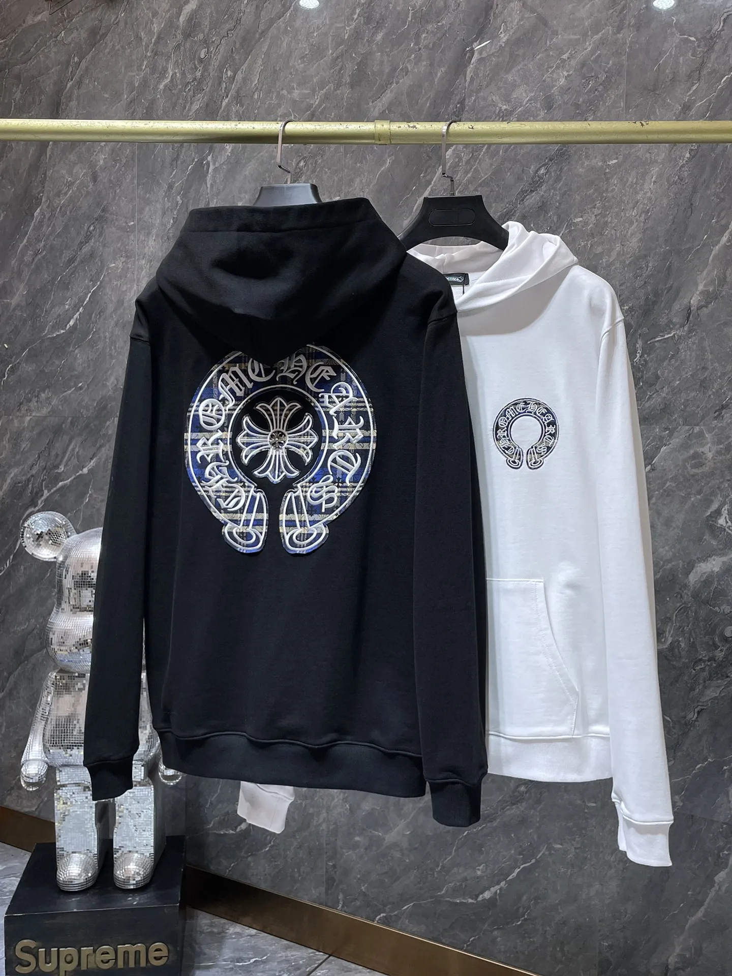 P260 Chrome Hearts Autumn and Winter 2025 Counter Synchronization Crow Horseshoe Contrast Color Patch Hooded Sweatshirt Heavy Industry Pure Handmade Cutting Patch Embroidery Technology Improved Customized Version 1:1 High Weight High Quality Fabric Recommended Color: White Black Size: S, M, L, XL
